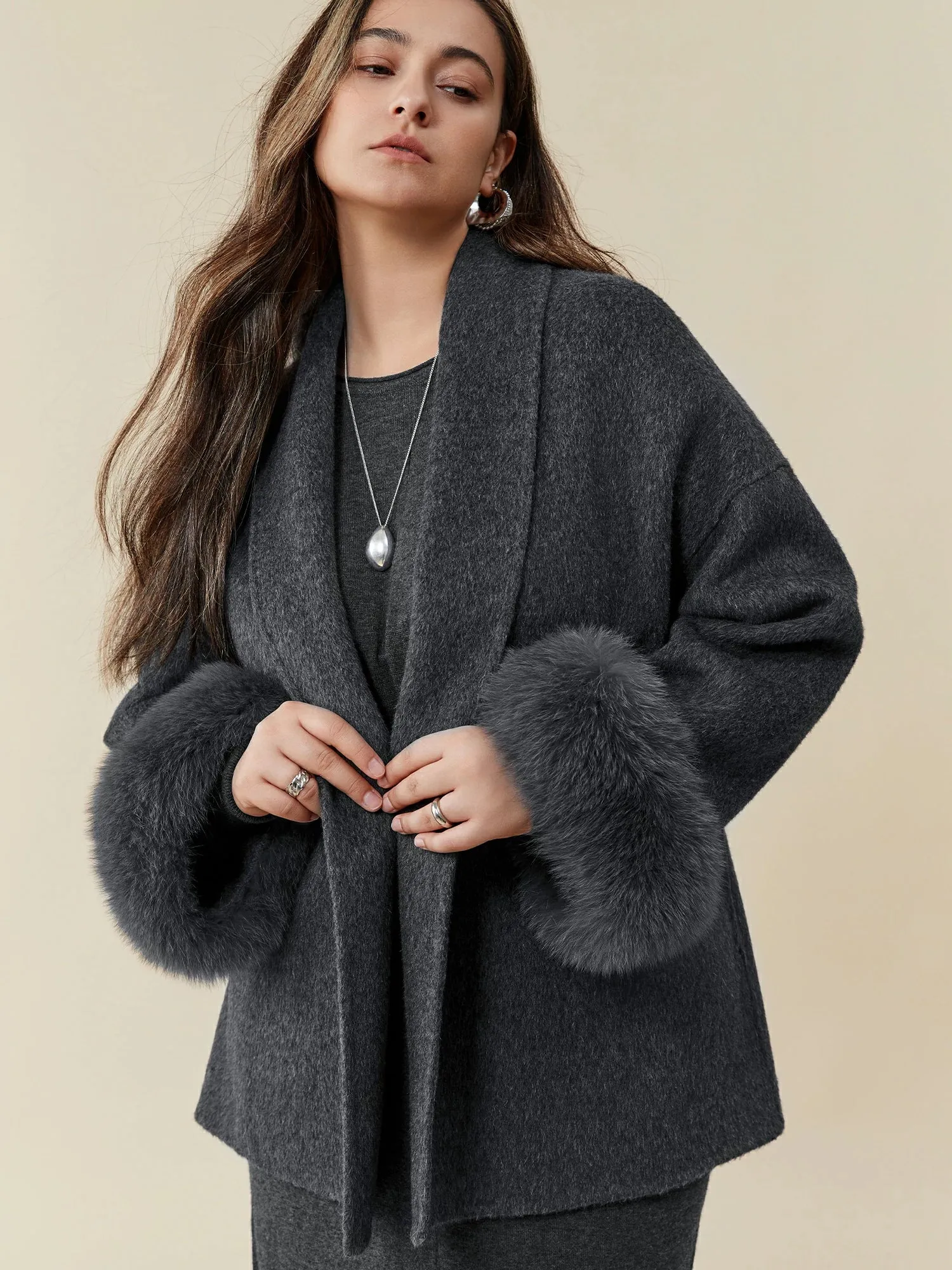 Amoretu 70.9% Wool Lapel Long Sleeve Plush Cuff Short Coat