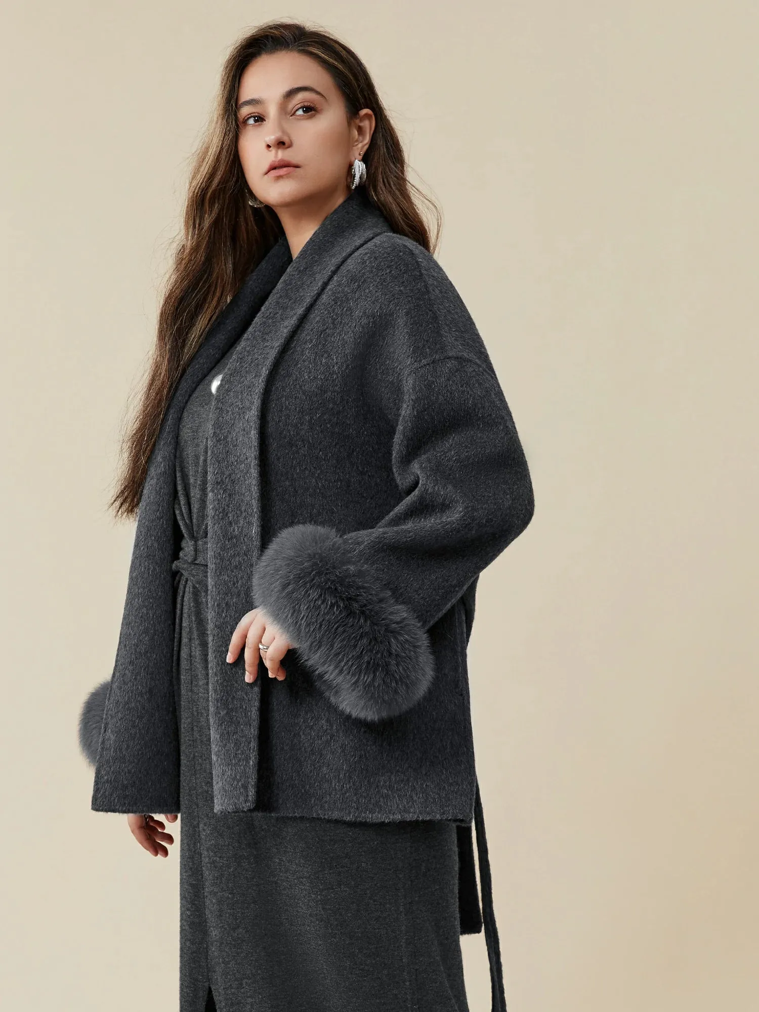 Amoretu 70.9% Wool Lapel Long Sleeve Plush Cuff Short Coat